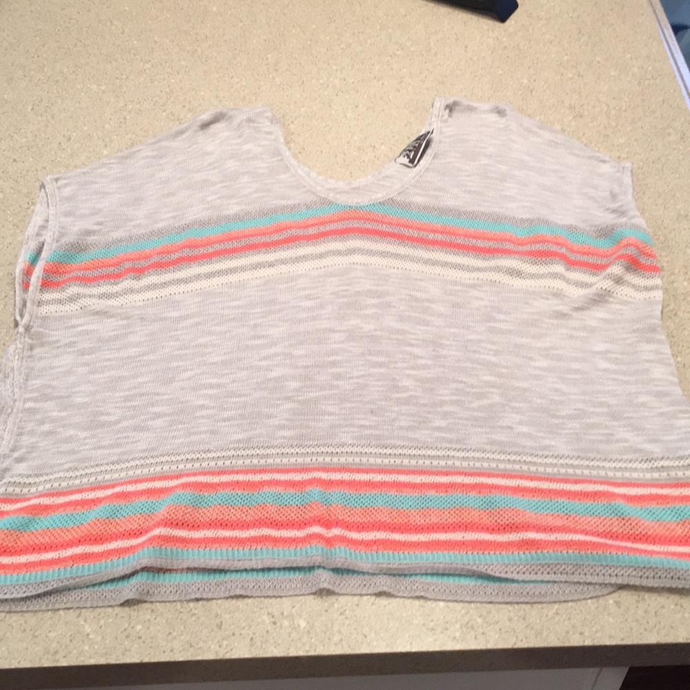 212 New York short sleeve Top with V neck